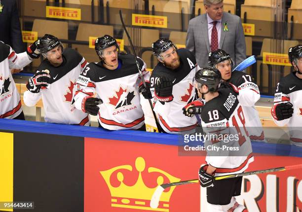 Jordan Eberle, Matt Barzal, Ryan O Reilly, Pierre-Luc Dubois and Jaden Schwartz of Team Canada celebrate das Tor during the World Championship game...