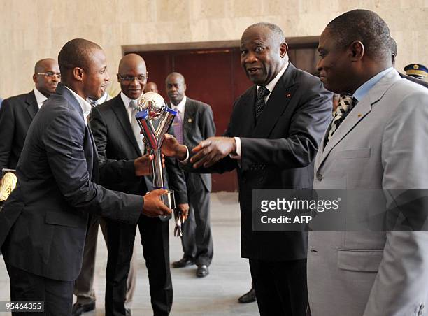 Andre Ayew , captain of Blacks Satelites of Ghana present sthe trophy of the under 20 2009 World Cup to the Ivorian president Laurent Gbagbo and to...