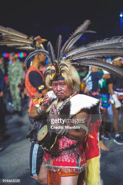 local ethnic performance team in kuching - gawai dayak stock pictures, royalty-free photos & images