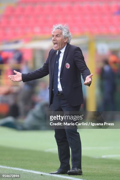 Roberto Donadoni head coach of Bologna FC reacts during the serie A match between Bologna FC and AC Milan at Stadio Renato Dall'Ara on April 29, 2018...