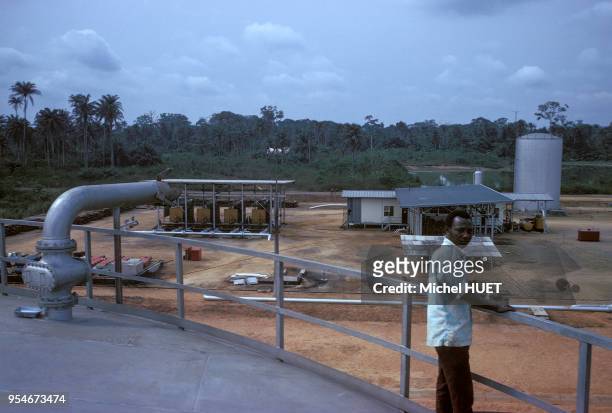 Puits de pétrole d'?Elf Aquitaine? dans la région de Port Harcourt, en mars 1975, Nigéria.