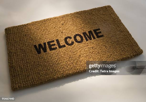 welcome mat - zerbino foto e immagini stock