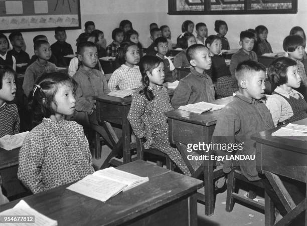Classe d'une école de village en Chine, circa 1950.