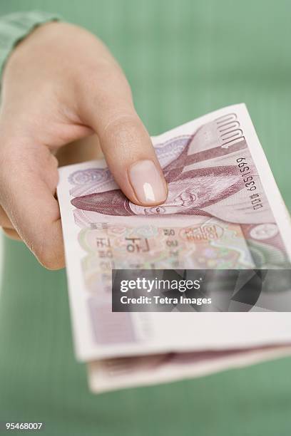 hand holding korean money - 韓国の通貨 ストックフォトと画像