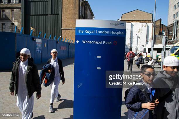 Main entrance to the Royal London Hospital in East London, England, United Kingdom. Britain's biggest new NHS hospital The Royal London and Barts...