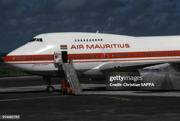 Avion d'?Air Mauritius? sur une piste de l'aéroport international Sir-Seewoosagur-Ramgoolam, en mars 1986, sur l'île Maurice.