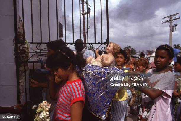 Cérémonie religieuse de la Santeria à la Havane, en juillet 1991, Cuba.