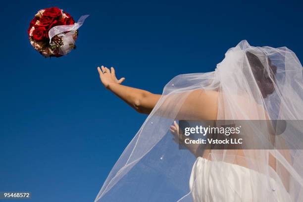 Bride Tossing Bouquet Photos and Premium High Res Pictures - Getty Images