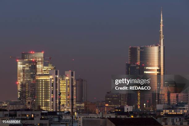 New cityscape in the Porta Nuova distrct, Unicredit tower on the right and Palazzo dela Regione palace on the left, Milan, Lombardy, Italy, Europe.