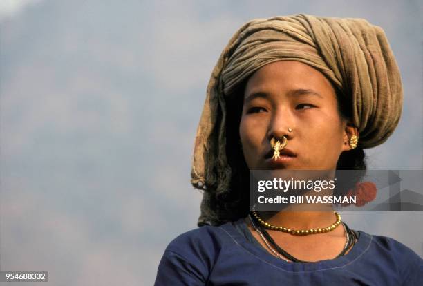 Portrait d'une jeune femme Limbu au Népal, en avril 1985.