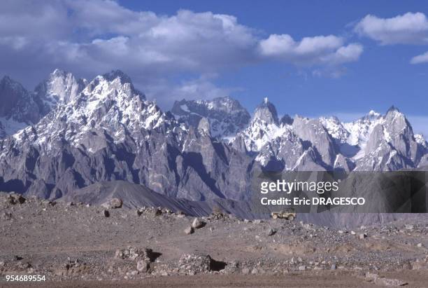 Paysage de montagnes du Baltistan, dans la chaîne du Karakoram, Pakistan.
