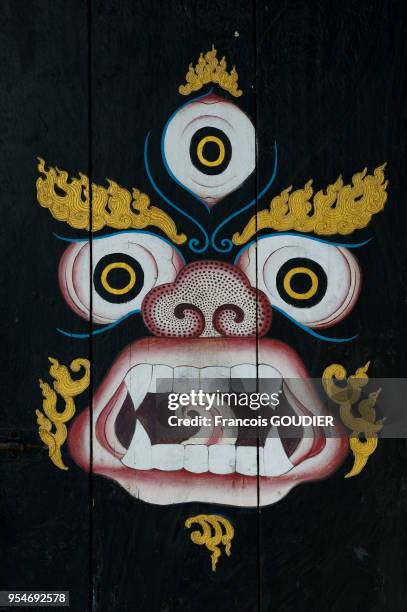 Fresque sur une porte du Monastère de Zong Dog Palri Fo-Bang à Kalimpong en mai 2009, Inde.