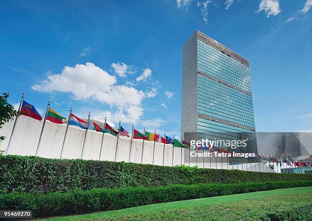 united nations building - united nations building flags stock pictures, royalty-free photos & images