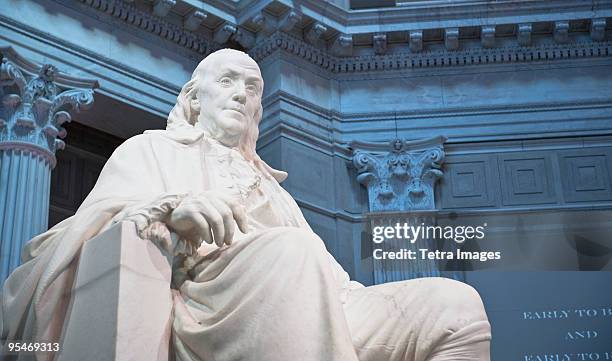 franklin institute - statue of benjamin franklin fotografías e imágenes de stock