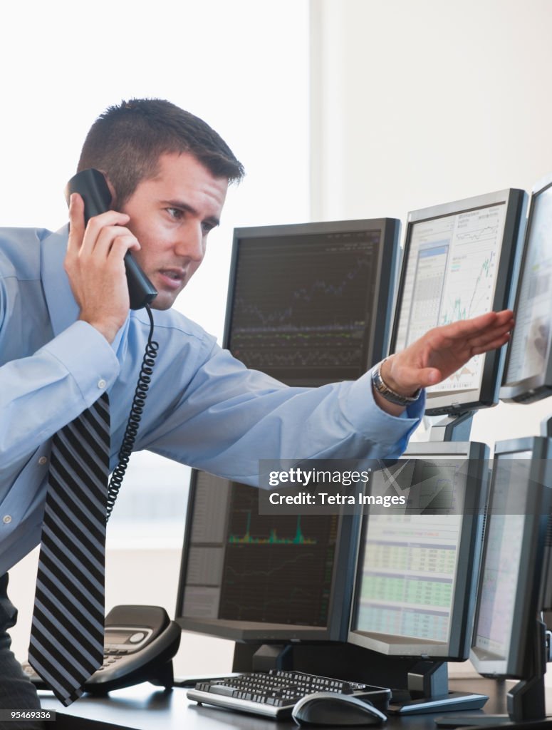 Trade Student Using Computer R Trader Studying Computer Screens High-Res Stock Photo - Getty Images