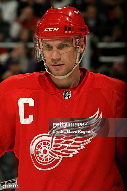 Nicklas Lidstrom of the Detroit Red Wings looks down the ice during a NHL game against the Tampa Bay Lightning at Joe Louis Arena on December 17,...