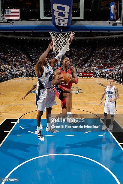 Bobby Simmons of the New Jersey Nets puts up a shot against Dwight Howard of the Orlando Magic during the game on November 13, 2009 at Amway Arena in...