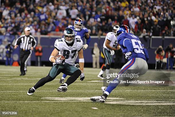 Brent Celek of the Philadelphia Eagles carries the ball during a NFL game against the New York Giants on December 13, 2009 at Giants Stadium in East...