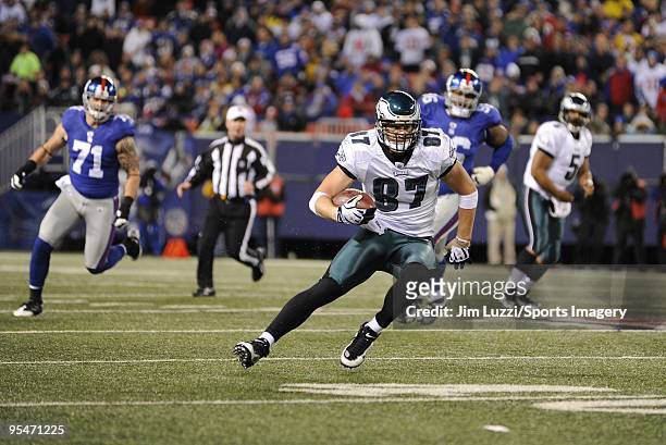 Brent Celek of the Philadelphia Eagles carries the ball during a NFL game against the New York Giants on December 13, 2009 at Giants Stadium in East...
