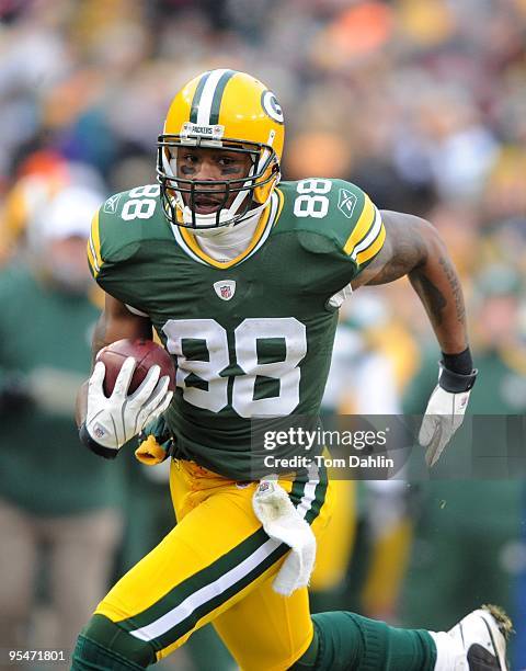 Jermichael Finley of the Green Bay Packers carries the ball during an NFL game against the Seattle Seahawks at Lambeau Field, December 27, 2009 in...