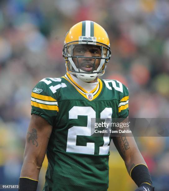 Charles Woodson of the Green Bay Packers awaits the snap during an NFL game against the Seattle Seahawks at Lambeau Field, December 27, 2009 in Green...