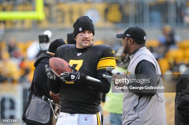 Head coach Mike Tomlin of the Pittsburgh Steelers talks with quarterback Ben Roethlisberger on the sideline before the start of the second half of a...