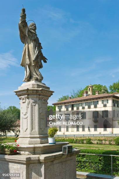 Naviglio Grande, Villa Visconti and St. Carlo Borromeo statue, Cassinetta di Lugagnano, Lombardy, Italy.