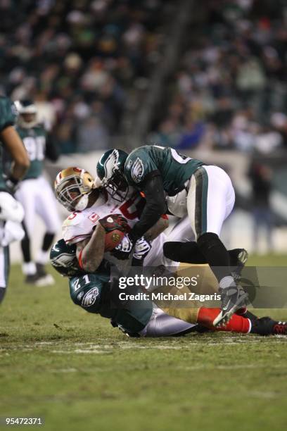 Vernon Davis of the San Francisco 49ers makes a reception during the NFL game against the Philadelphia Eagles at Lincoln Financial Field on December...