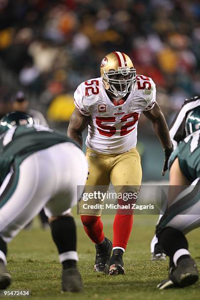 Patrick Willis of the San Francisco 49ers defends during the NFL game against the Philadelphia Eagles at Lincoln Financial Field on December 20, 2009...