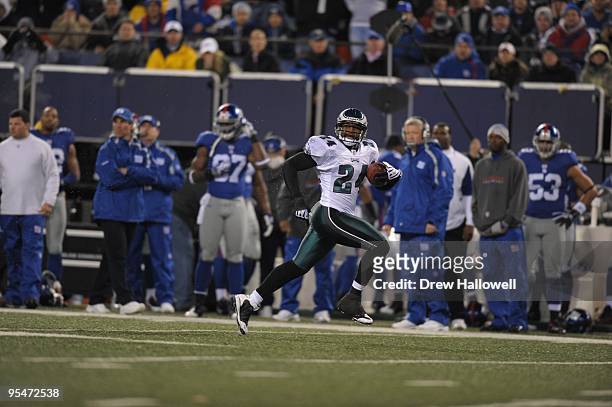 Cornerback Sheldon Brown of the Philadelphia Eagles returns a fumble for a touchdown during the game against the New York Giants on December 13, 2009...