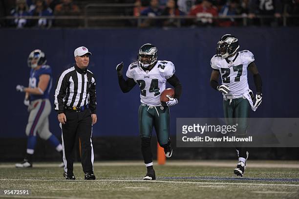 Cornerback Sheldon Brown of the Philadelphia Eagles celebrates a fumble return for a touchdown during the game against the New York Giants on...