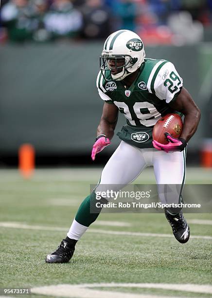 Leon Washington of the New York Jets rushes against the Buffalo Bills at Giants Stadium on October 18, 2009 in East Rutherford, New Jersey. The Bills...