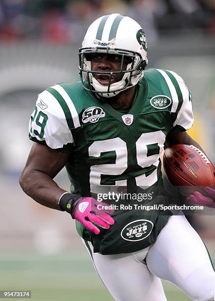 Leon Washington of the New York Jets rushes against the Buffalo Bills at Giants Stadium on October 18, 2009 in East Rutherford, New Jersey. The Bills...