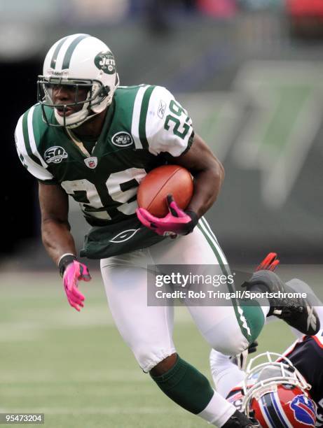 Leon Washington of the New York Jets rushes against the Buffalo Bills at Giants Stadium on October 18, 2009 in East Rutherford, New Jersey. The Bills...