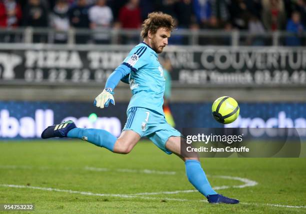 Goalkeeper of Amiens Regis Gurtner during the Ligue 1 match between Amiens SC and Paris Saint Germain at Stade de la Licorne on May 4, 2018 in...