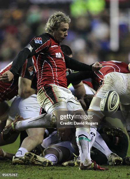 Justin Marshall of Saracens kicks the ball upfield during the Guinness Premiership match between London Irish and Saracens at the Madejski Stadium on...