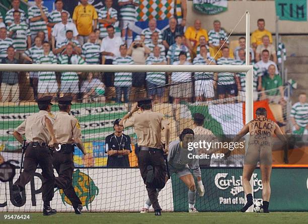 Security guards run after a streaker during the soccer UEFA Final Cup between Celtic Fc and Fc Porto, 21 May 2003 in Seville. Fc Porto won 3-2. AFP...