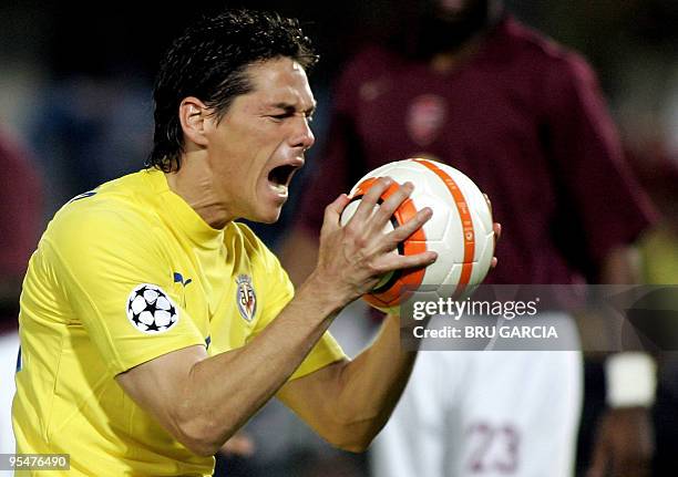 Villarreal's Guillermo Franco screams after missing a header on goal during their Champions League semi-final second leg football match against...