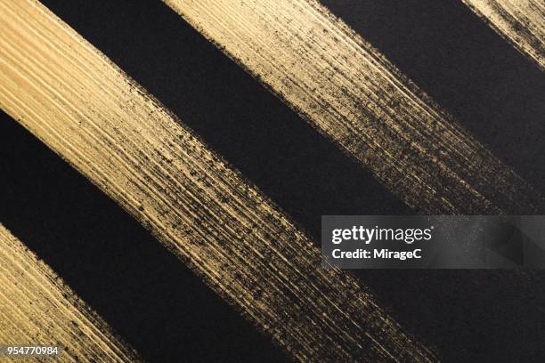 gold colored thick strokes pattern - brushed gold stockfoto's en -beelden