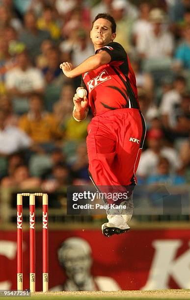 Shaun Tait of the Redbacks bowls during the Twenty20 Big Bash match between the West Australian Warriors and the South Australian Redbacks at WACA on...