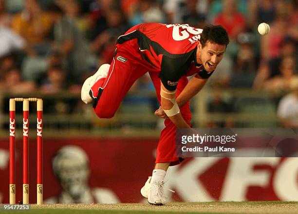 Shaun Tait of the Redbacks bowls during the Twenty20 Big Bash match between the West Australian Warriors and the South Australian Redbacks at WACA on...