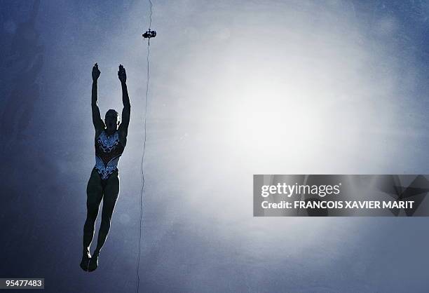 This underwater image shows Canada's Chloe Isaac competing during the synchronised solo free final on July 23, 2009 at the FINA World Swimming...