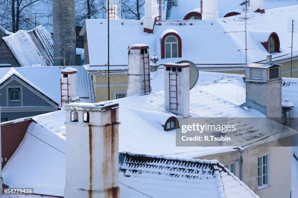 beautiful roofs of tallinn on a winter day - vinsch bildbanksfoton och bilder