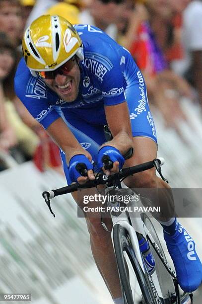 French cycling team Agritubel's leader Christophe Moreau of France sprints on July 23, 2009 at the end of the 40,5 km individual time-trial and...