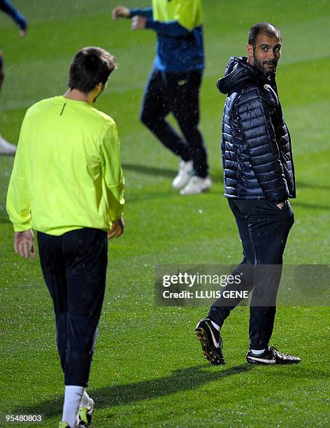 Barcelona´s coach talks with defender Gerard Pique during a training session at Ciutat Esportiva Joan Gamper near Barcelona on December 29, 2009. AFP...