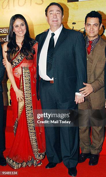 Kareena Kapoor, Randhir Kapoor and Aamir Khan at the premiere of the film 3 Idiots in Mumbai on Wednesday, December 23, 2009.