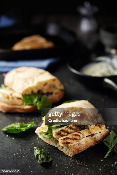 sandwich de pollo a la brasa ciabetta - ciabatta fotografías e imágenes de stock