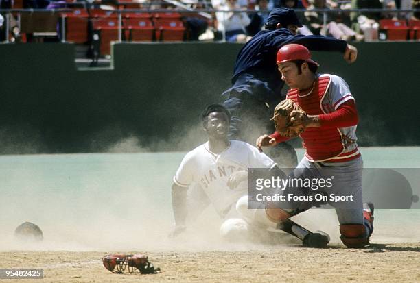 S: Catcher Johnny Bench of the Cincinnati Reds tags out the San Francisco Giants runner at homeplate during a MLB baseball game in circa 1970's at...