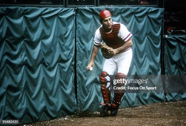 S: Catcher Johnny Bench of the Cincinnati Reds in action during a MLB baseball game circa late 1970's at Riverfront Stadium in Cincinnati, Ohio....