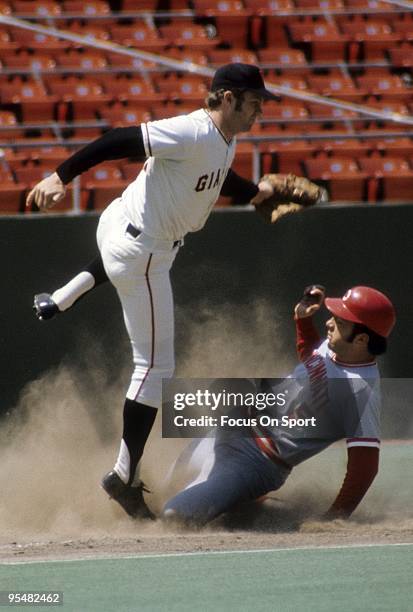 S: Catcher Johnny Bench of the Cincinnati Reds in action slides in safe at home plate against the San Francisco Giants during a MLB baseball game in...